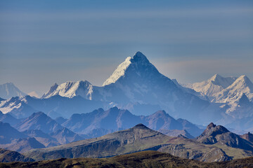 Majestic and untamed, Huantsán stands proudly in the Cordillera Blanca.A towering giant surrounded by rugged peaks and glacial beauty, it’s a symbol of the raw power of the Andes. Nature’s masterpiece