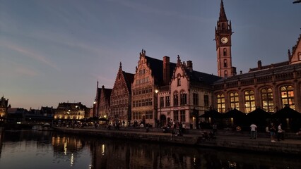 Naklejka premium Gent in der Abenddämmerung