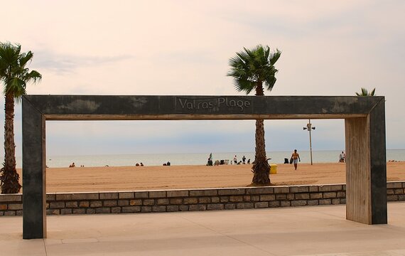 arche de valras plage occitanie