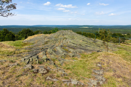 Hirtstein (Erzgebirge) in Sachsen im Sommer