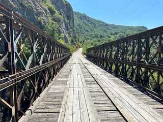 Obraz premium bridge over the river