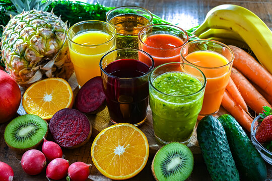 Glasses with fresh organic vegetable and fruit juices