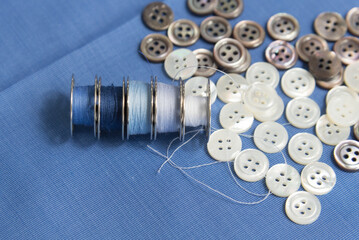 Stoff Spule und Kn&ouml;pfe