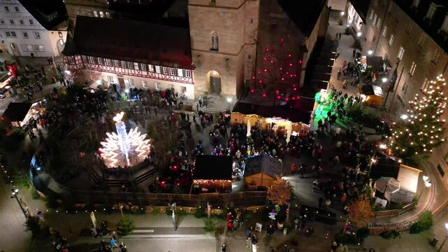 Gem&uuml;tlicher Weihnachtsmarkt in &Ouml;hringen, Deutschland