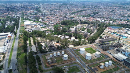 Naklejka premium Industrial Aerial View of the Capuava Petrochemical Complex in Santo André, São Paulo – A Hub for Chemical and Plastic Production