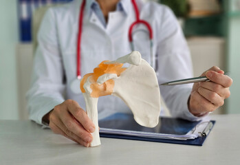 Shoulder joint pain, symptoms, diagnostics.