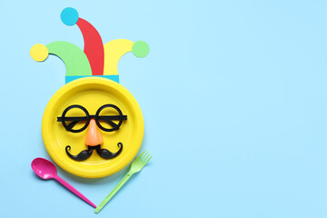 Naklejka premium Table setting with funny glasses and paper clown hat for April Fools Day on blue background