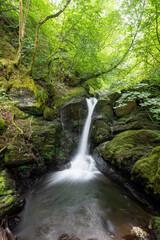 Obraz premium Long exposure of a waterfall on the East Lyn river at Watersmeet in Exmoor National Park