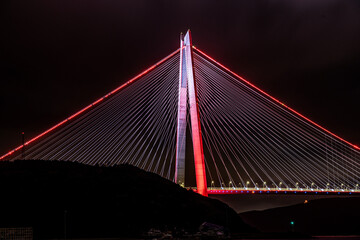 Obraz premium istanbul bridge night yavuz sultan selim bosphorus 