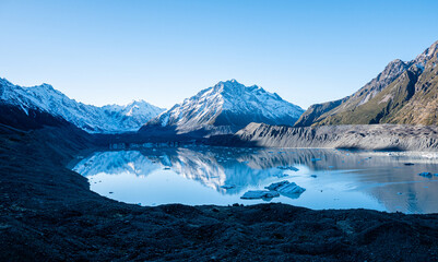 Mt Cook national park in new zealand mountain lake mirror reflection snowy peaks