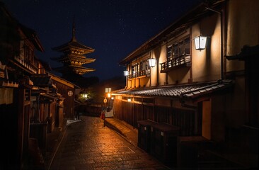 Naklejka premium Night view of Kyoto's traditional street and pagoda