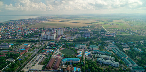 Obraz premium City with a lot of buildings and a large green area