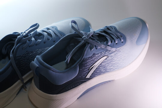 Kuala Lumpur, Malaysia - November 2024. Buying ANTA Men Running Shoe thru online shopping 