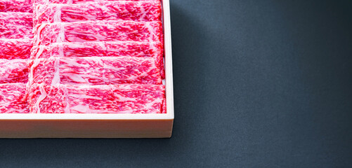 Fototapeta premium 箱入り の すき焼き 用 の 牛肉 【 ふるさと納税 の 返礼品 の イメージ 】
