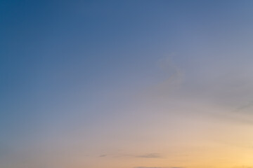 Tranquil Sunset Sky with Soft Gradients and Serene Atmosphere
