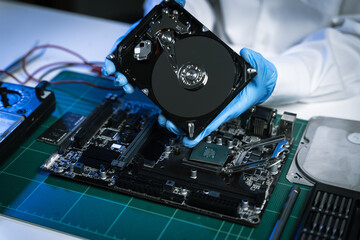 Obraz premium killed hands repairing electronic devices with precision. technology repair, technician expertise, and modern electronic maintenance.