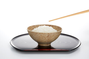 茶碗に盛られた白ご飯_白バック