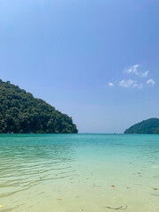 Fototapeta premium Snorkeling boat trip, panorama view of Koh Similan on a cliff edge and beach 
