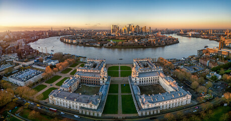 Obraz premium Aerial view of Greenwich with the Docklands and Canary Wharf and City skyline in the background