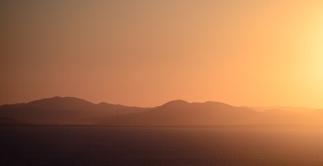 Obraz premium Seascape the background of the sunset sky.