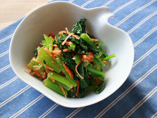 小松菜とにんじんのごま和え