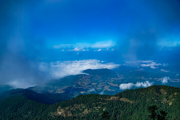 Obraz premium Breathtaking mountain view overlooking clouds scenic landscape nature photography high altitude panoramic perspective