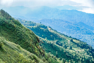 Naklejka premium Breathtaking mountain landscape scenic viewpoint nature photography vibrant greenery captivating atmosphere for nature lovers