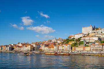 Fototapeta premium PORTO, PORTUGAL - NOVEMBER 9, 2024 : View of Ribeira, the beautiful part of Porto, from the side of Gaia