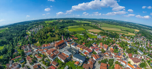 Blick auf Kraiburg am Inn im Alpenvorland im Kreis Mühldorf in Oberbayern