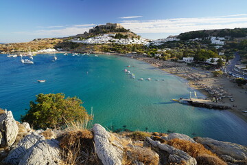 Obraz premium paradisiac greek beach full of boats and yatchs