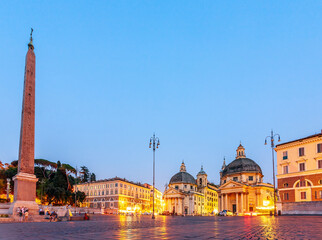 Obraz premium Dusk at Piazza Del Popolo: Illuminating Rome's Historic Charm