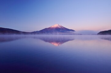 夜明けの山中湖・富士山