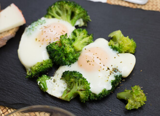 Breakfast of crumpled eggs with broccoli