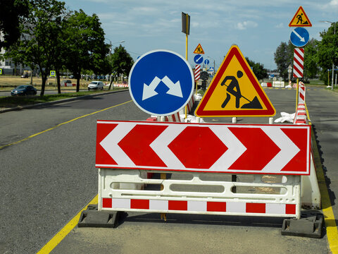 Fencing the road repair site