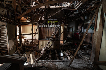 廃墟となった廃旅館の内観