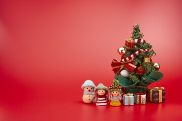 クリスマスのイメージ　赤背景