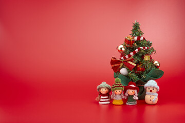 クリスマスのイメージ　赤背景