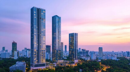 Obraz premium Modern skyscrapers against a colorful sunset sky.