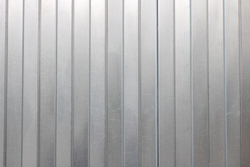 Fototapeta premium This is a closeup view of a metal wall that showcases a striped pattern