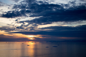 Obraz premium Ilulissat, Greenland, is about to enter a cold winter