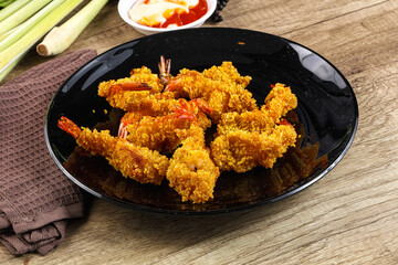 Golden deep prawn tempura wuth sauce