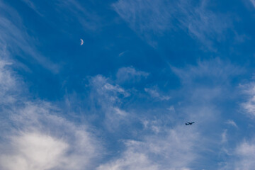 青空と月