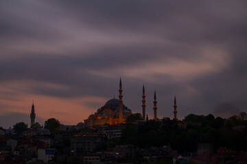 The largest mosque and social complex dating back to the 16th century, which gave its name to the Süleymaniye district of Istanbul.