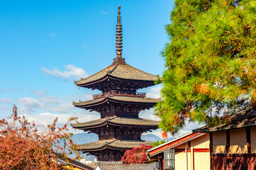 Fototapeta premium Yasaka pagoda on Ninenzaka street in old Kyoto, Japan