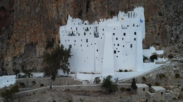 Panagia Chozoviotissa, orthodoxes Felsenkloster auf der griechischen Kykladen Insel Amorgos, Griechenland, Europa