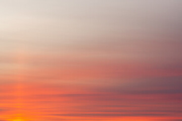 Obraz premium a sunset with clouds and a sunset on the horizon.