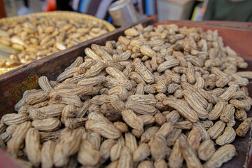 Boiled peanuts that are still warm and ready to eat