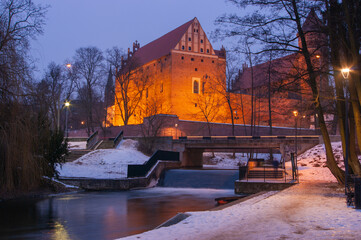 Zamek w Olsztynie o zmierzchu. © wojwarm