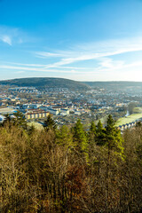 Obraz premium Eine kleine Wanderung auf dem Wanderweg Extratour rund um die südthüringische Kleinstadt Meiningen - Thüringen - Deutschland