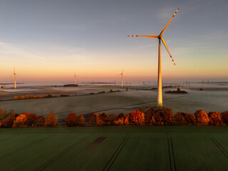 wieś , wiatraki , pola , mgła, las © Daniel Folek